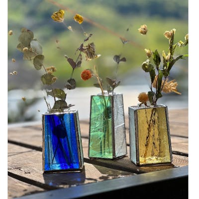 長野・松本】 昭和レトロガラスで一輪挿し♪<ステンドグラス体験教室 長野・松本】 昭和レトロガラスで一輪挿し♪<ステンドグラス体験教室