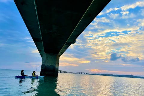 【沖縄・宮古島・サンセットカヤックツアー】 日々の疲れを癒す宮古島の青い海、水平線を見ながら綺麗な夕日を眺めましょう