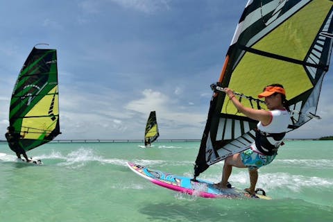 【沖縄・宮古島】大自然のパワーを感じながら、ウインドサーフィン体験（1時間）