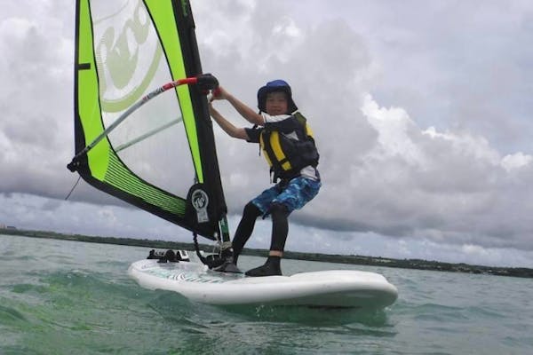 沖縄・宮古島】大自然のパワーを感じながら、ウインドサーフィン体験