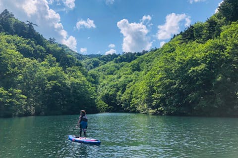 【群馬・みなかみ・SUP】季節に合わせて楽しめる！大自然を満喫するレイクSUPツアー（半日・写真データプレゼント）