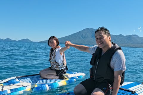 【北海道・支笏湖・カヌー＆SUP・2名様以上参加用】料金オール込みで安心◎＜ウエットスーツ着用カヌー＞SUPに自信のない方でも安心！背もたれもついているので誰でも水の上を散歩できます