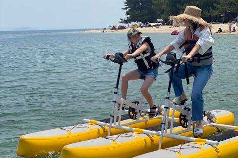 【滋賀・琵琶湖畔】濡れずに琵琶湖を満喫！キラキラの水面をのんびり水上サイクリング！運動不足解消にも最適です☆