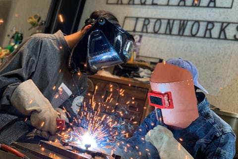 【静岡県・沼津・溶接体験】溶接でオシャレなアイアンシェルフを作ろう！＜オリジナルのインテリア家具製作体験＞