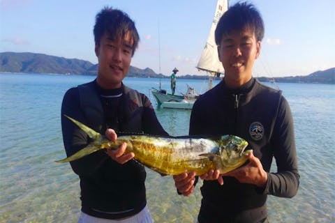 【奄美大島・海釣り】奄美大島北部伝統「サバニ舟」で行く、初心者船釣り体験プラン