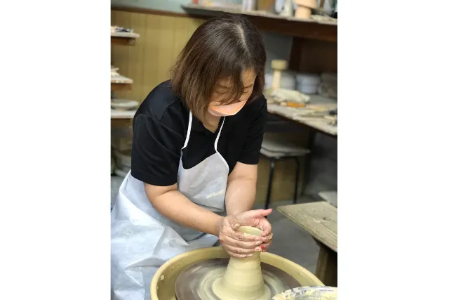 山口・電動ろくろ】本格的な陶芸に挑戦しよう!萩焼ろくろ体験コース 山口・電動ろくろ】本格的な陶芸に挑戦しよう!萩焼ろくろ体験コース
