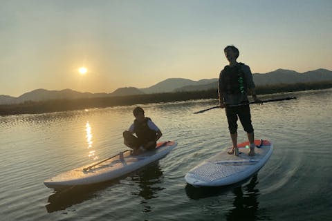 滋賀・近江八幡】観光名勝・長命寺でサンセット水郷SUPクルーズ