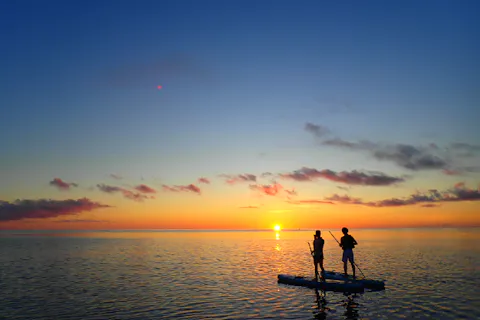 【沖縄・宮古島・SUP】《早朝ビーチで至福のひととき》1組限定の完全貸切サンライズSUPツアー！★子供料金あり！★撮影データプレゼント★初心者大歓迎