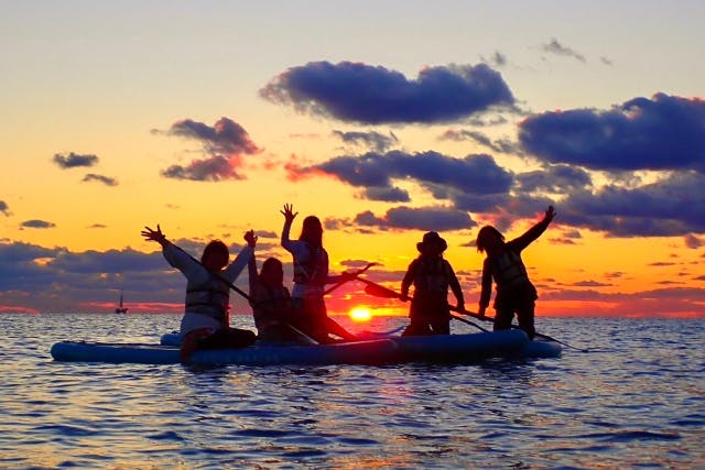 【沖縄・宮古島・SUP】海の上から眺める夕日は格別♪サンセットSUPツアー 《写真データ全て無料プレゼント》