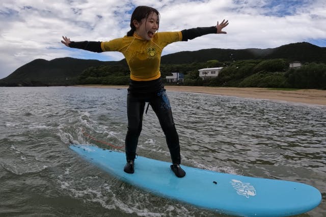 【奄美大島・サーフィン体験】今年こそサーフィンデビューをしよう！初心者大歓迎！／フルレンタル可