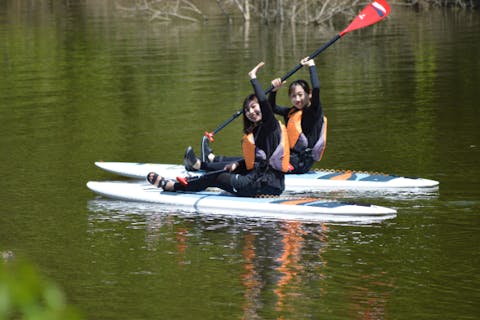 【熊本・美里町】みずのとらベル隊×ゴーネイチャーコラボ企画「肥後みどりかわ湖 SUP体験」