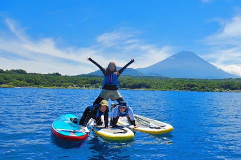 【山梨・富士五湖・本栖湖・SUP】湖上散歩を楽しもう　家族連れやカップル大歓迎！ お楽しみのティータイムは湖上の上で（所要時間：約150分）