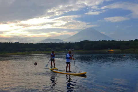 早朝6:00プラン★山梨・富士五湖・本栖湖・SUP★湖上散歩を楽しもう(^^♪　家族連れやカップル♡大歓迎！ お楽しみのティータイムは湖上の上で☕（所要時間：約2時間30分）