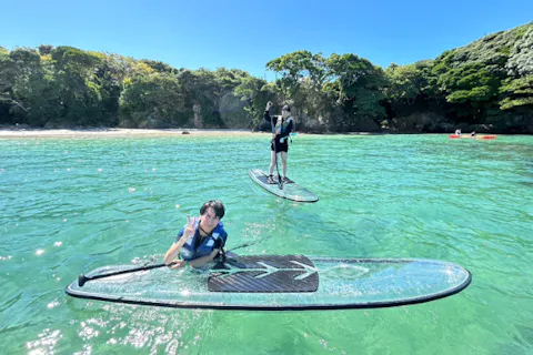 【三重・志摩・SUP】空中に浮いているみたい！全面透明「クリアSUP」で神秘の海上散歩　レンタル