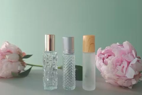 【鎌倉・天然オイルパフューム調香体験】15種類以上の香りから自由に調香☆10mlのロールオンボトルでお持帰り☆鎌倉の古民家で雨の日も安心