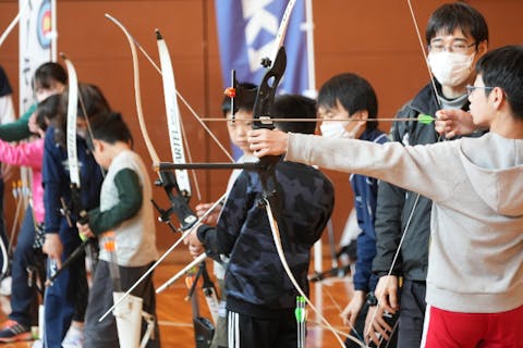 【愛知・春日井・ファミリーアーチェリー】家族で、カップルで、お友達同士でアーチェリーを体験してみませんか？小さなお子様にはおもちゃの弓矢のご用意もございます。