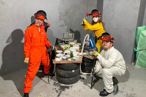 【東京・西新宿・ものぶっ壊し体験】シゲキ度80！ワレモノ9個＋小型家電1個をぶっ壊せるスタンダードコース
