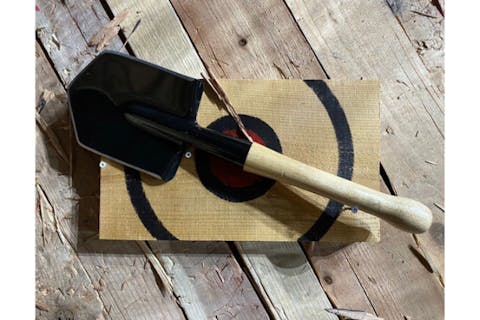 【東京・西新宿・斧投げ体験】新感覚のストレス発散！？時間内無制限の斧投げ体験