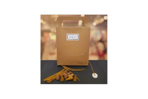 【大阪・お香作り】＜世界に1つのお香作り＞29種の香料をブレンドして作るオリジナルインセンス♪嬉しいお香立て付き♪