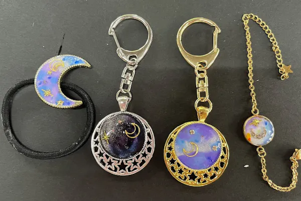 沖縄・本部・手作りアクセサリー】選べるワークショップ UVレジン宇宙