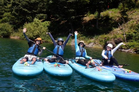 【山梨・西湖・SUP】神秘の湖でSUP体験（120分）｜アソビュー！