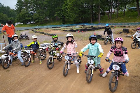 【長野・飯綱町】思いっきり 外で遊ぼう！軽量小型な電動バイクでコースを走るモータースポーツ体験。レンタル車両有りで安心