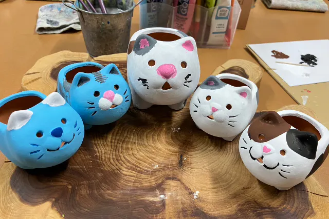 ファミリー向け・広島尾道・アクティビティ】猫のテラコッタ絵付け体験