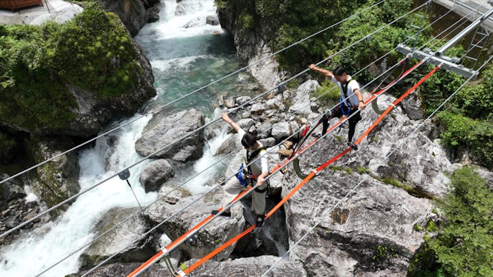 NIYOFLY(ニヨフラ)