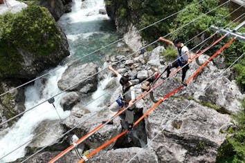 お得！冬限定価格！【高知・仁淀川町・ジップライン】仁淀ブルーを空中