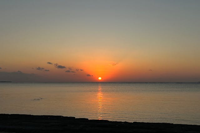 【沖縄・本部・カヤック】絶景！伊江島に沈む夕日をクリアカヤックで眺めよう！サンセットカヤック（1.5時間）