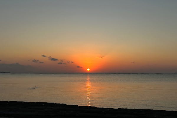 沖縄・本部・カヤック】絶景！伊江島に沈む夕日をクリアカヤック