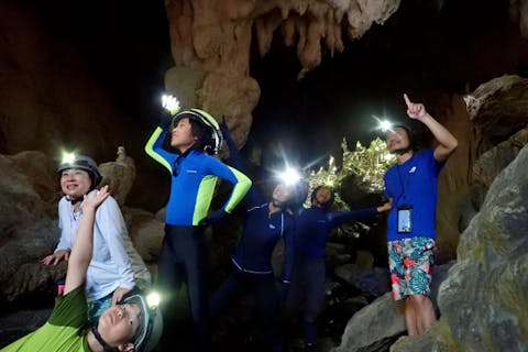 【沖縄・西表島・カヌー】少人数でマングローブカヌー＆鍾乳洞探検（昼食＆おやつ付）原生林を堪能し滝つぼで水浴びもできる！