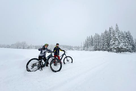 【秋田・田沢湖】雪景色の中を駆ける！雪上サイクリングツアー！
