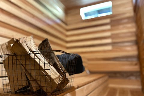 【秋田・プライベートサウナ・温泉】「ヤマノサウナ」四季折々の自然が彩る、山の中の秘境サウナ（道の駅美郷レストラン「みさとのごはん」などで使えるお食事・お土産共通券3,000円分付き）