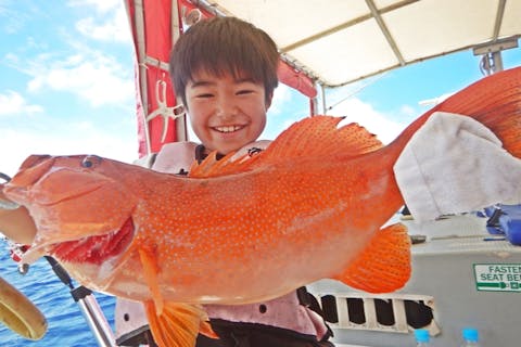 【沖縄・石垣島・船釣り・半日】高級魚狙いの本格体験フィッシングツアー！手ぶらで参加OKの船釣りコース！【AM・PMコース・各3時間・2名～】