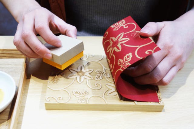 【京都・下京区・伝統工芸】京都土産にもおすすめ！唐紙文様が可愛い、和のポストカード作り