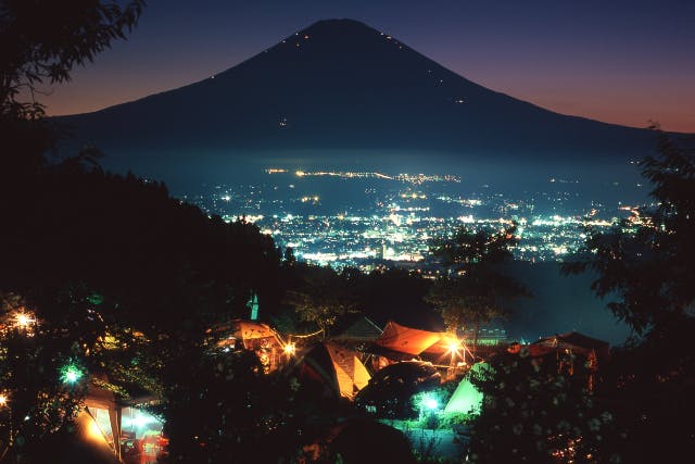 【静岡・御殿場・キャンプ体験】目の前は富士山の大絶景！だけど難あり⁉上級者向け 斜面でテント泊体験♪