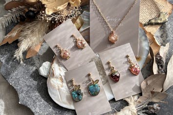 滋賀・近江八幡・アクセサリー作り】60種類以上の天然石から選んで作る