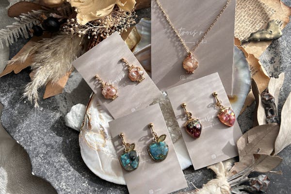 滋賀・近江八幡・アクセサリー作り】60種類以上の天然石から選んで作る