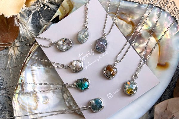 滋賀・近江八幡・アクセサリー作り】60種類以上の天然石から選んで作る