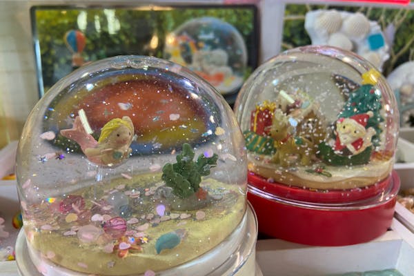 秋田・ふるさと村・スノードーム体験】ミニチュア6個付き‼︎きらきら