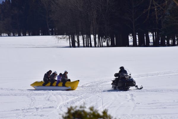 秋田・北秋田・バナナボート】冬の雪原を疾走しよう！バナナ