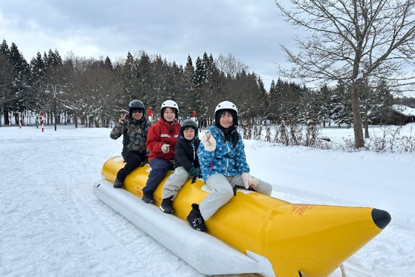 【秋田・北秋田・バナナボート】冬の雪原を疾走しよう！バナナボート体験｜アソビュー！