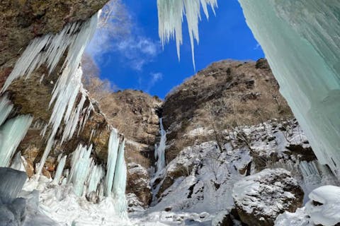 【栃木・日光・氷瀑スノーシューハイク】早朝の絶景！氷の神殿「雲竜渓谷コース」