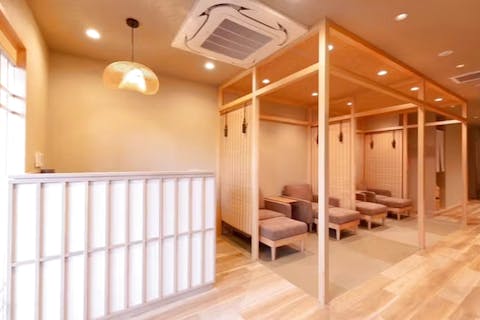 【京都・祇園・足湯】お花／お茶／お塩から選べる足湯＆マッサージコース30分！目や香りから癒される好みに合わせて選べる人気プラン