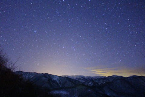 【新潟・十日町・スノーシュー】雪深いの夜の雪原へ！月と星を見ながら進むナイトコース