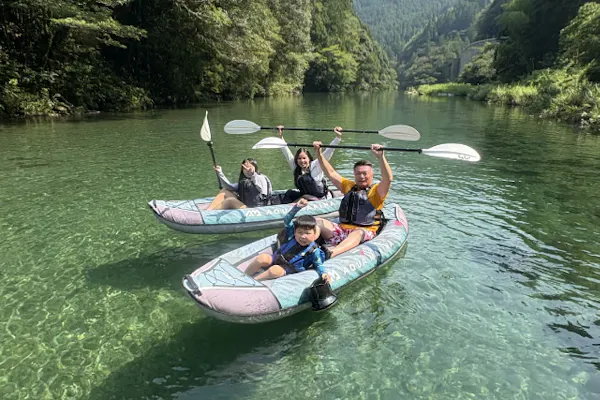 高知・仁淀川・SUP】仁淀ブルーに1番近い場所で2人乗りカヤック体験