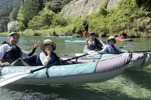 高知・仁淀川・SUP】仁淀ブルーに1番近い場所で2人乗りカヤック体験