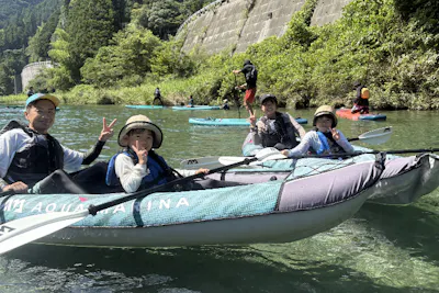 高知・仁淀川・SUP】仁淀ブルーに1番近い場所で2人乗りカヤック体験