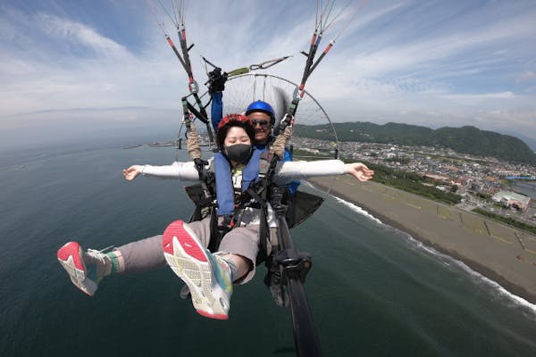 神奈川・大磯・モーターパラグライダー】相模湾を上空から一望できる！大満足のたっぷり20分ロングコース｜アソビュー！